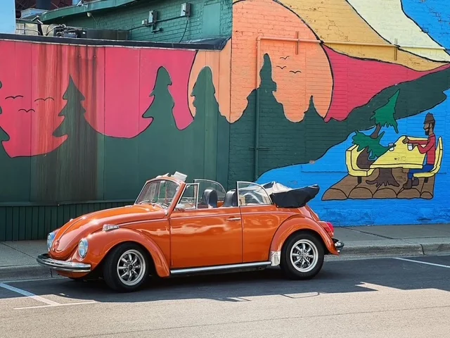Colorful mural in the Star Bridge district